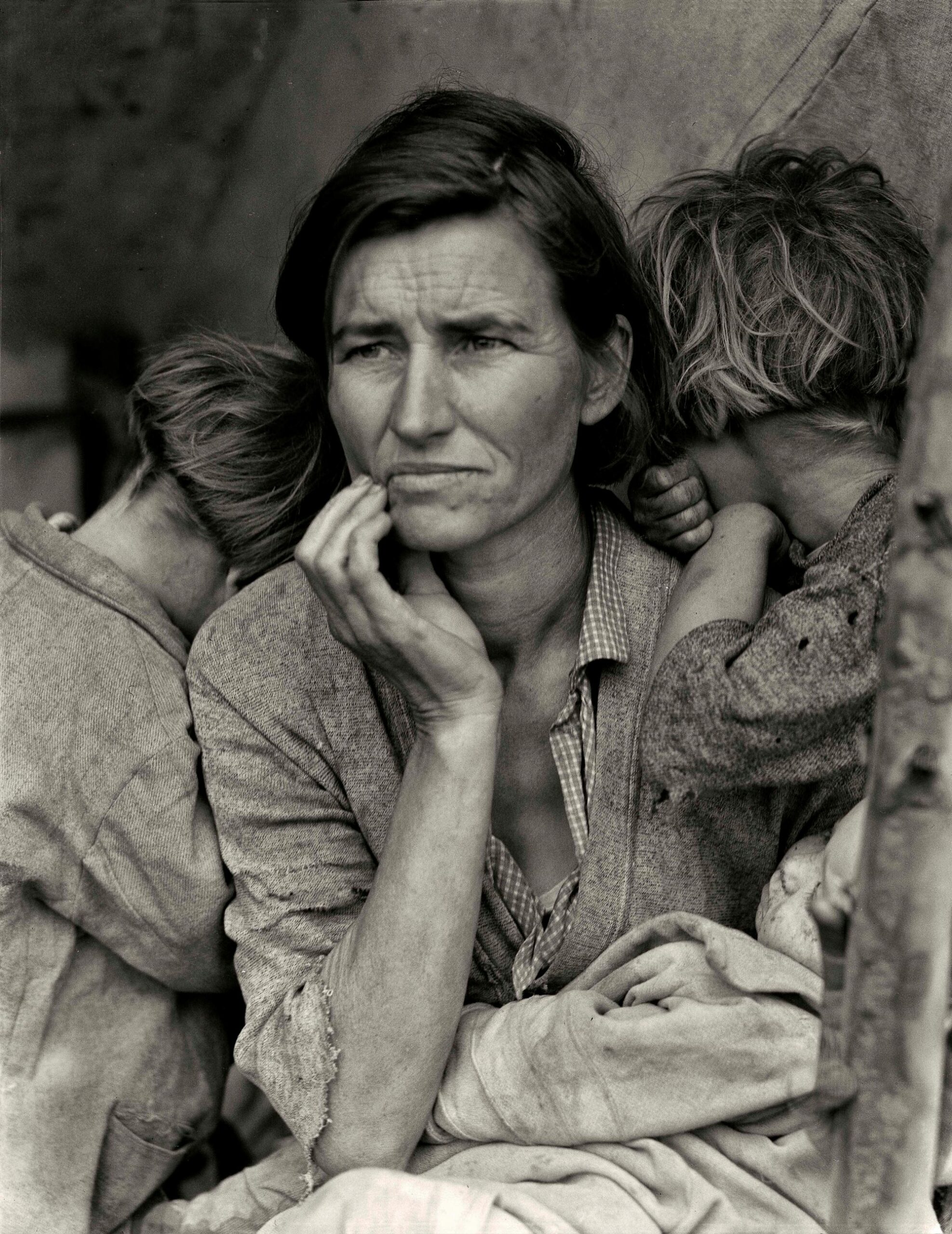 L’immagine “Migrant Mother” di Dorothea Lange è ora visibile nella mostra “Dorothea Lange. L’altra America” presso i Musei Civici di Bassano del Grappa a cura di Walter Guadagnini e Monica Poggi fino al 4 febbraio 2024.
